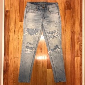 American Eagle Outfitters lightwash Tomgirl Jeans